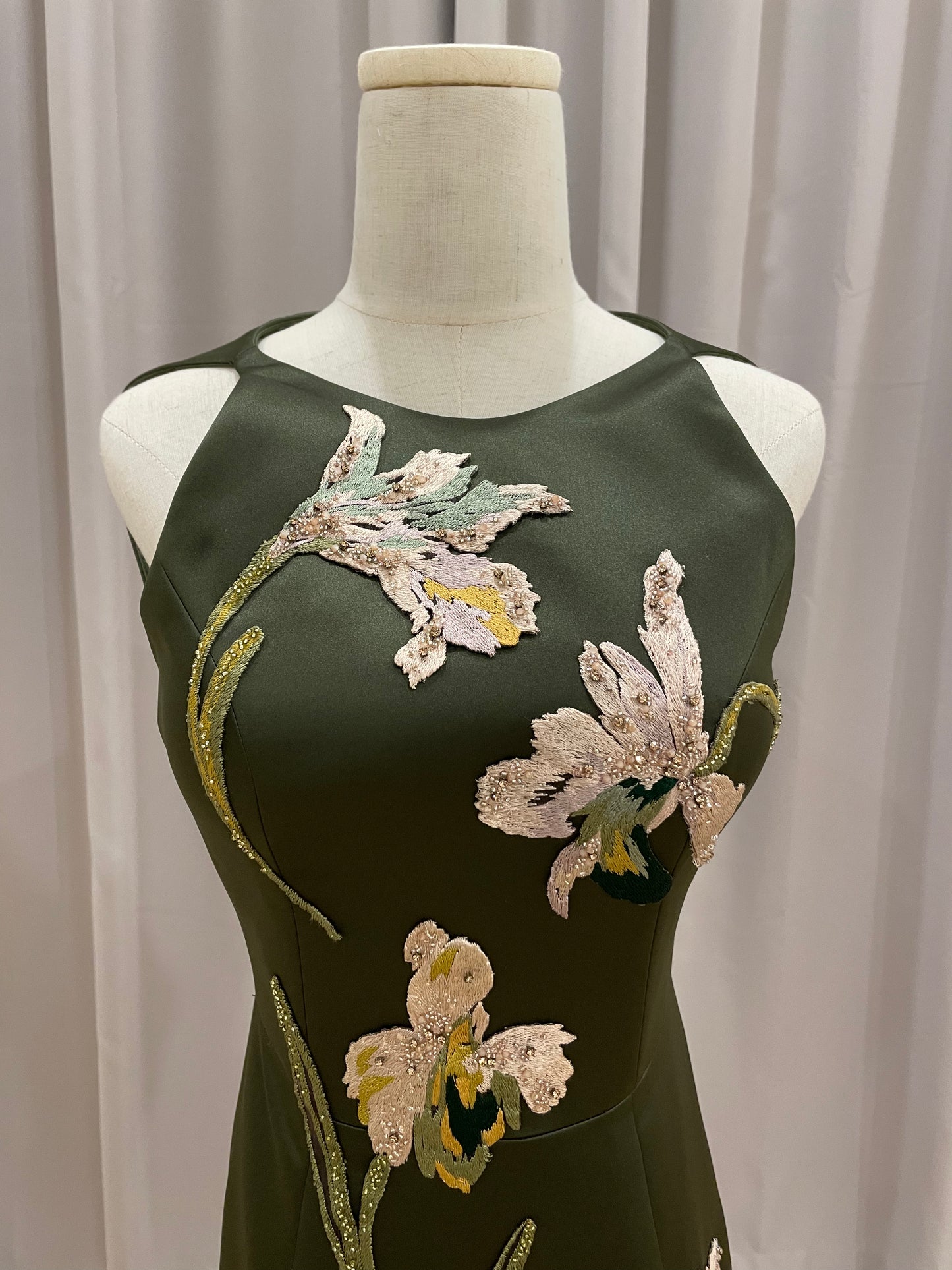 Evening | Mier Atelier - Green Embroidered Flowers